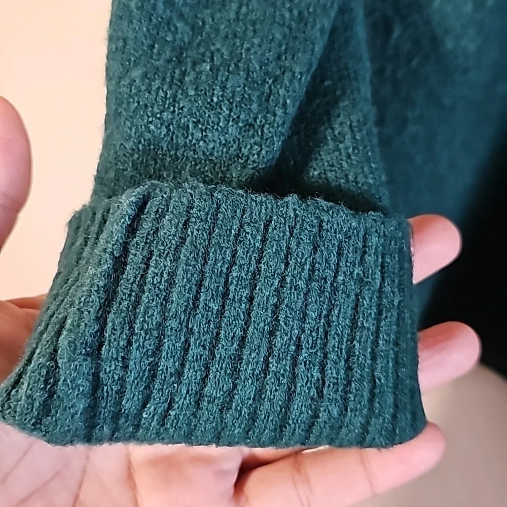 J. CREW EMERALD GREEN CREW NECK SWEATER